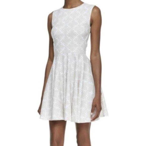DVF Jeannie Dress Womens Size 6 Cream & Tan Henna Print Cotton Fit & Flare - Picture 4 of 13